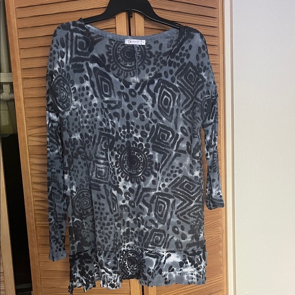 Under Armour Tops - T Party Patterned Gray and Black Top Size L